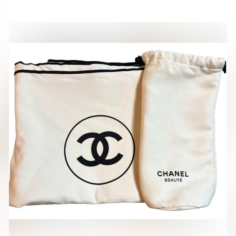 NEW-Chanel Beauté Ivory Throw with Black Emblem - Picture 3 of 13